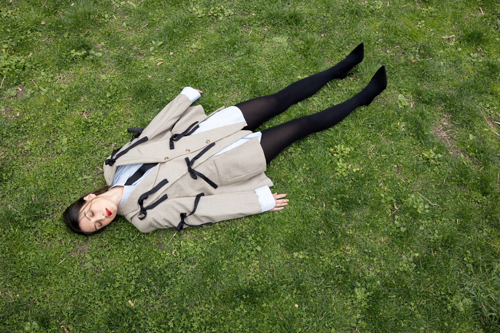 GREY SINGLE-BREASTED WOOL JACKET WITH SILK RIBBONS