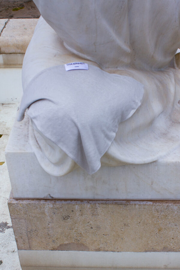 upcycled deadstock cotton linen triangle scarf sustainable fashion Öskjonheit